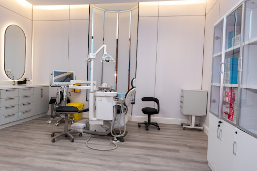 عالم الابتسامة لطب الأسنان والجلدية والتجميل - Smile World Center