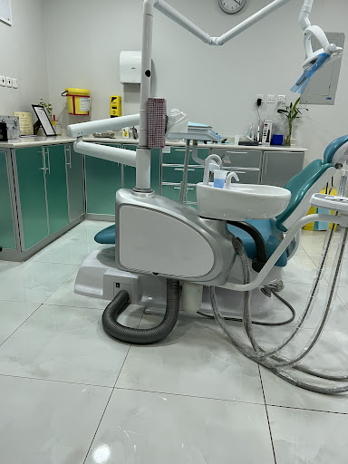 عيادات الفيروز لطب وتقويم الأسنان