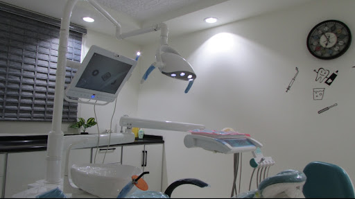 مجمع دنتال هوم لطب وزراعة الأسنان dental home clinic